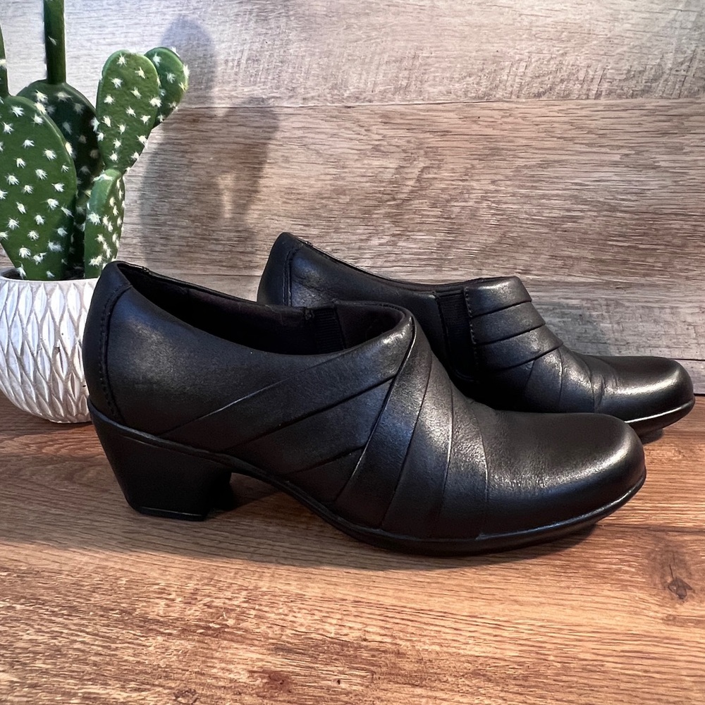 Clarks Collection Black Leather Slip-On Comfort Shoes Size 6‎